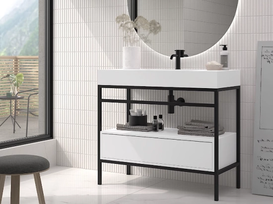 Meuble vasque avec une structure en métal noir lui conférant un style industriel. Le plan vasque blanc apporte une touche contemporaine. Ce meuble de salle de bain est à la fois pratique et esthétique, et s'intègre dans tous les types d'intérieurs.